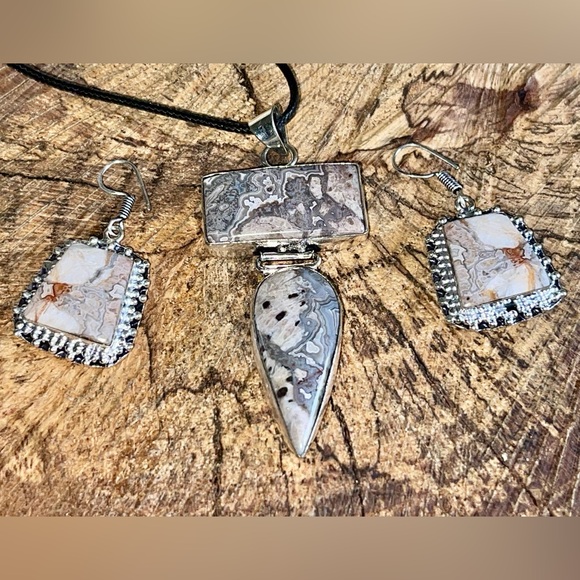 Crazy Lace Agate Pendant & Earrings Set - Picture 3 of 5